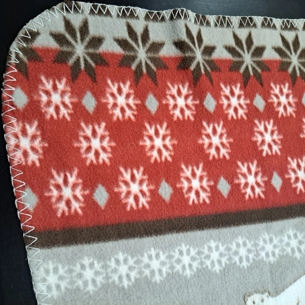 Fleece Blanket/Throw In A Winter Pattern Size 48